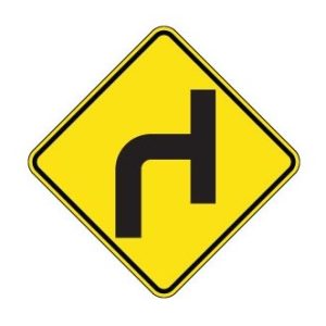 Intersection en T après un virage à 90° à droite