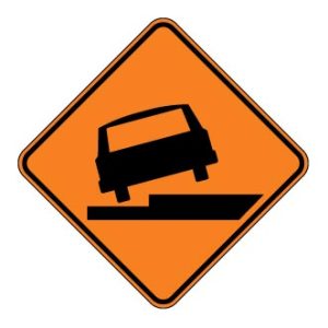 Accotement surbaissé à gauche